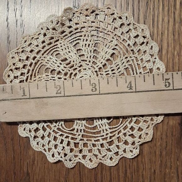 Set of 5 lovely vintage Crochet Doilies in Cream and Tan - Picture 14 of 14